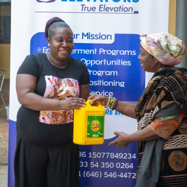 Foundation Elevators Widows in Need distribution at Abiriw, December 2021