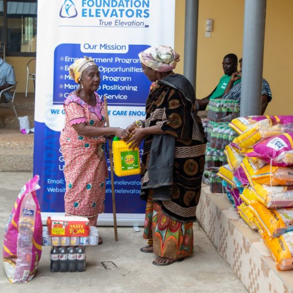 Foundation Elevators Widows in Need distribution at Abiriw, December 2021