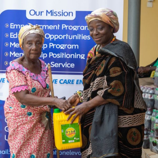 Foundation Elevators Widows in Need distribution at Abiriw, December 2021
