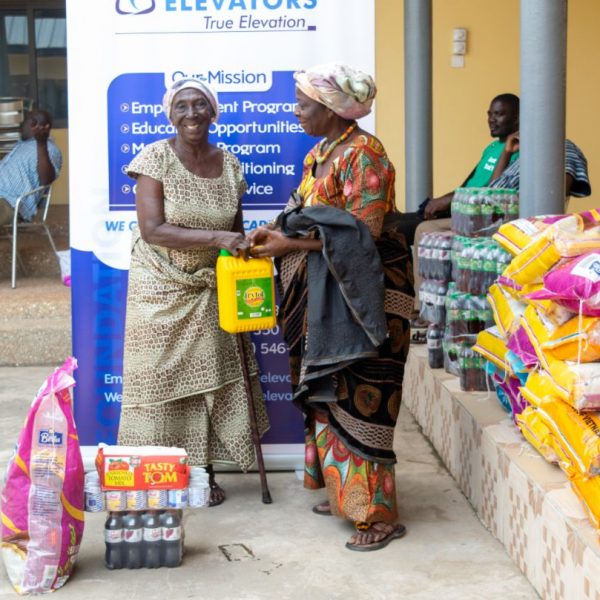 Foundation Elevators Widows in Need distribution at Abiriw, December 2021